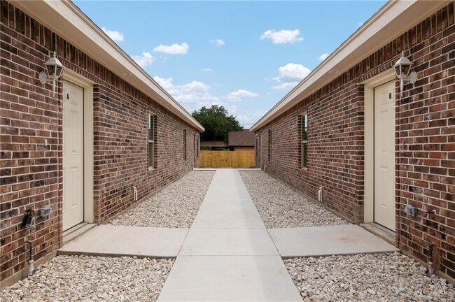 Foto del edificio - 303 Mistletoe Ave