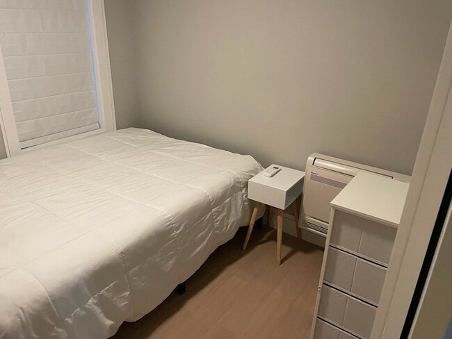 Building Photo - 194 North End Blvd