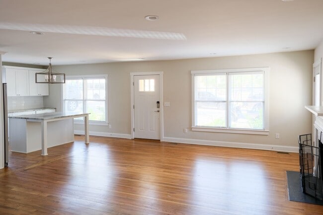 Building Photo - 3 Bedroom, 3 Bath House in Prime Augusta C...
