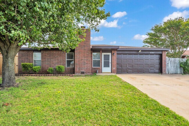 Foto del edificio - Available NOW!!!! Beautiful 1 story, 4 bed...