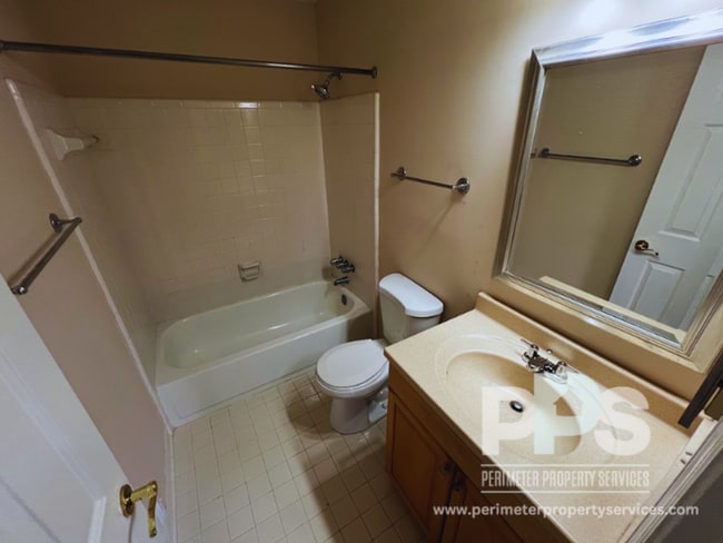 Building Photo - 2950 Lexington Trace Dr