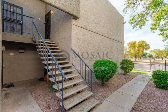 Foto del edificio - 4444 E Paradise Vlg Pkwy S