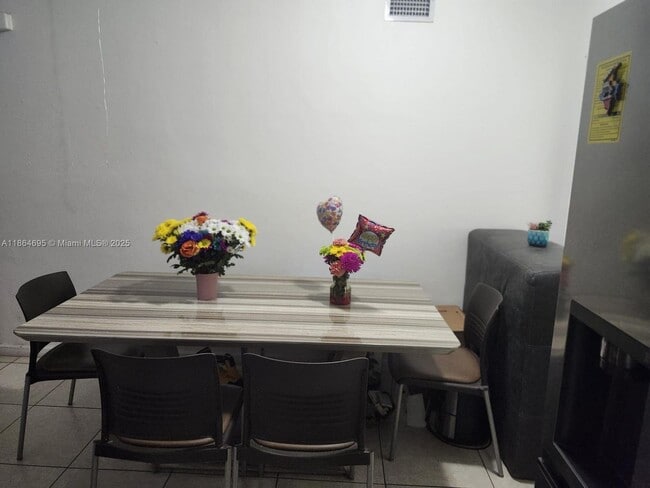 Foto del edificio - 1585 NE 125th St