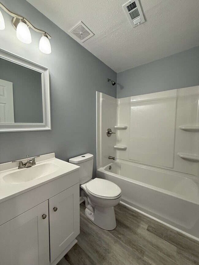 Foto del edificio - 3 Bedroom House, GREAT LOCATION *FIRST MONTH FREE*