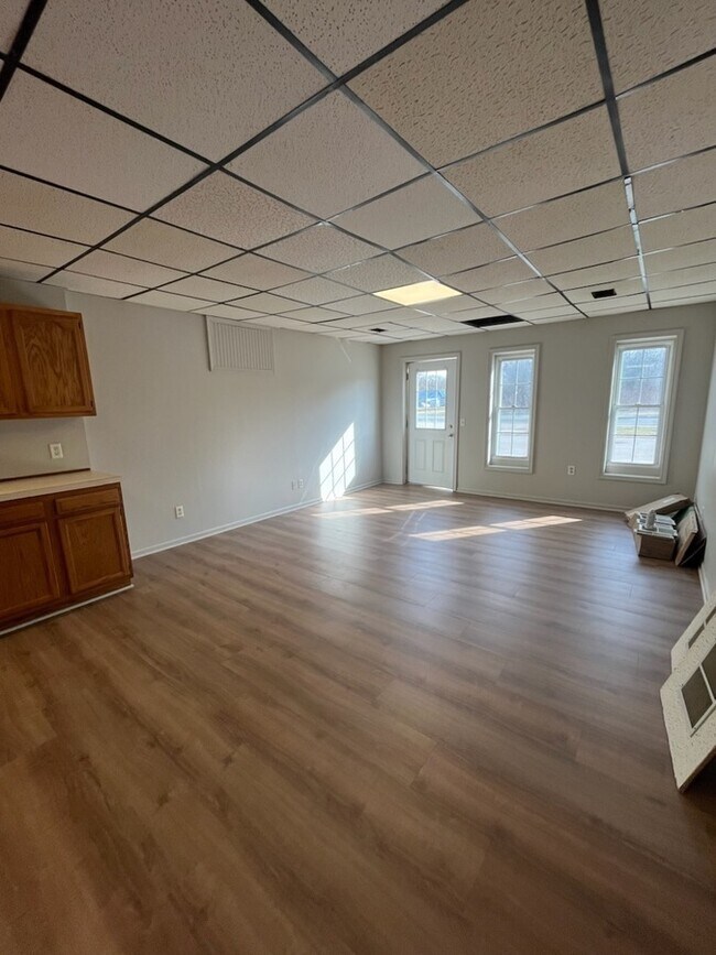 Foto del edificio - 3353 N Whitehall Rd