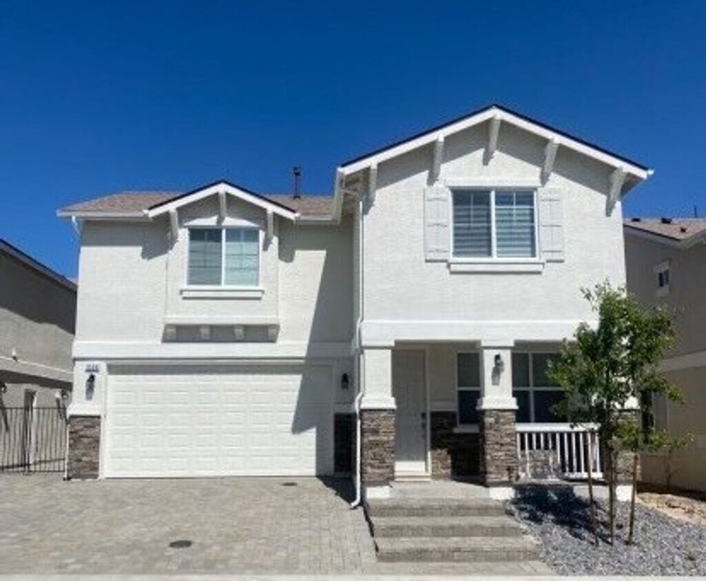 Foto principal - Fully Furnished 2-Story Home in North Reno