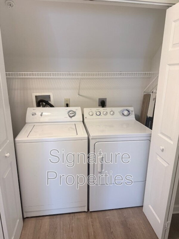 Building Photo - 724 Bristol Village Dr