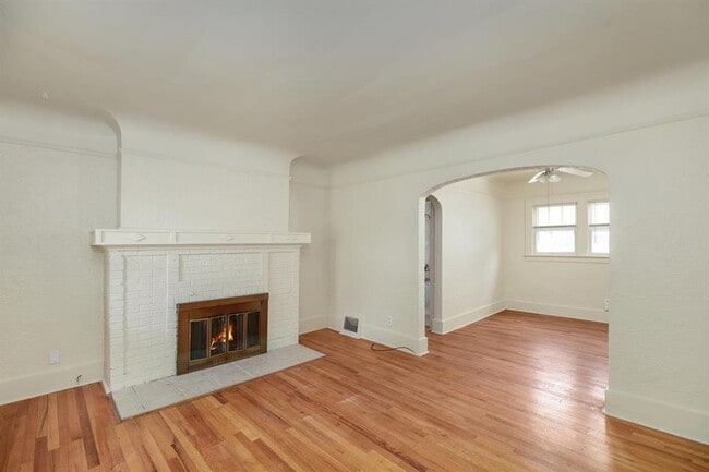 Building Photo - 139 Draper Ave