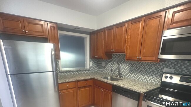 Building Photo - 256 Monticello Dr