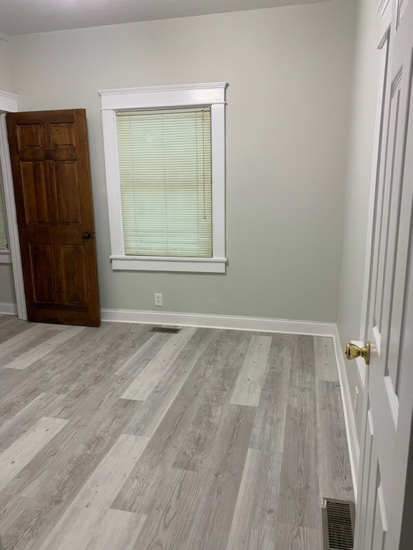 Foto del edificio - 4902 E 23rd St