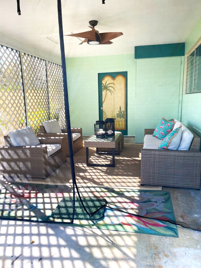 ¡Disfrute del porche cubierto! - 465 8th St N