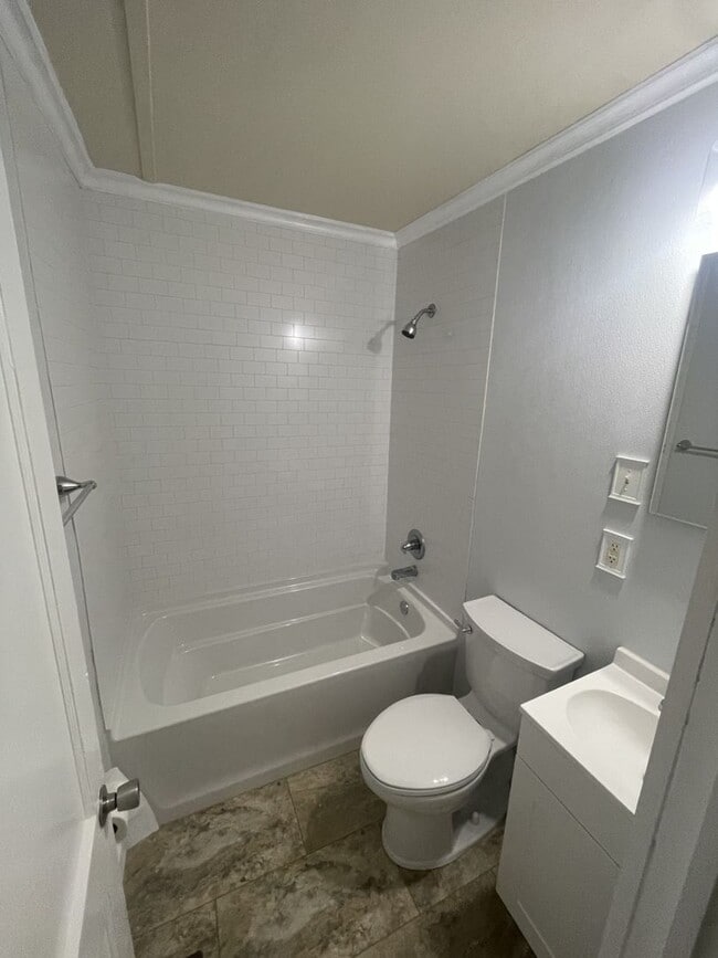 Building Photo - 1 Bedroom 1 Bathroom