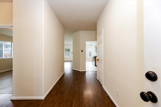 Building Photo - 3215 Painted Meadow Cir