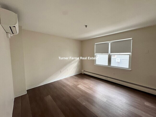 Building Photo - 2 Smith St