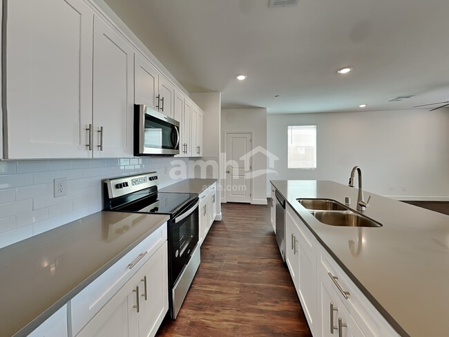 Building Photo - 134 Charmante Tulip Lane