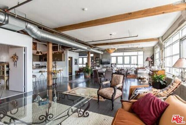 Foto del edificio - 530 S Hewitt St