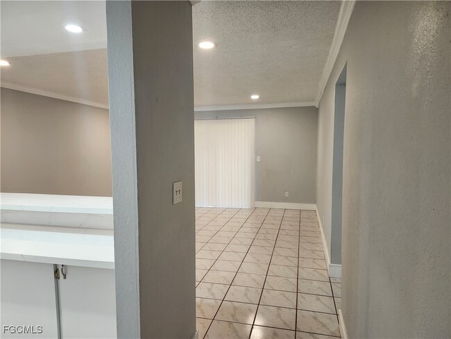 Building Photo - 1111 SE 9th Ct