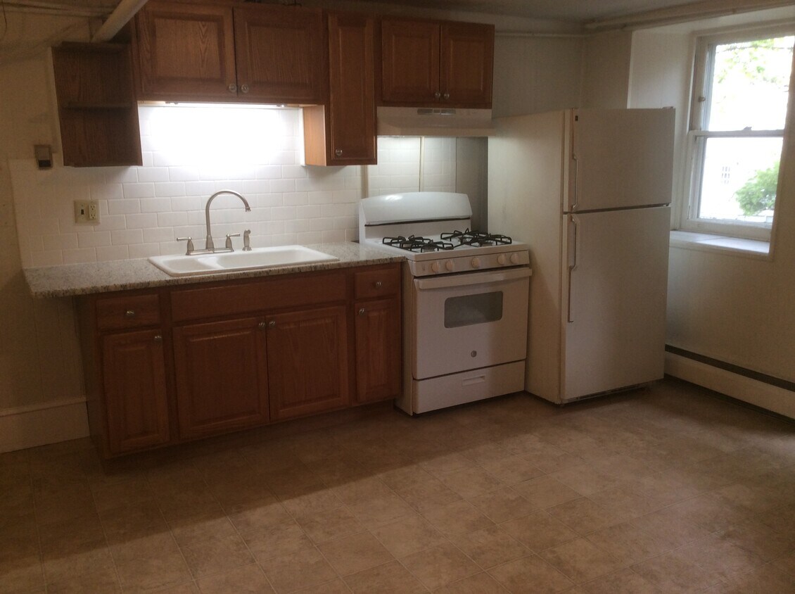 Primary Photo - 18 N Highland Ave