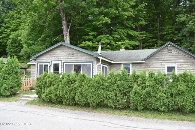 Building Photo - 18 Garside Rd