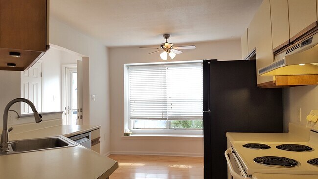 Foto del edificio - 214 Britain Ct