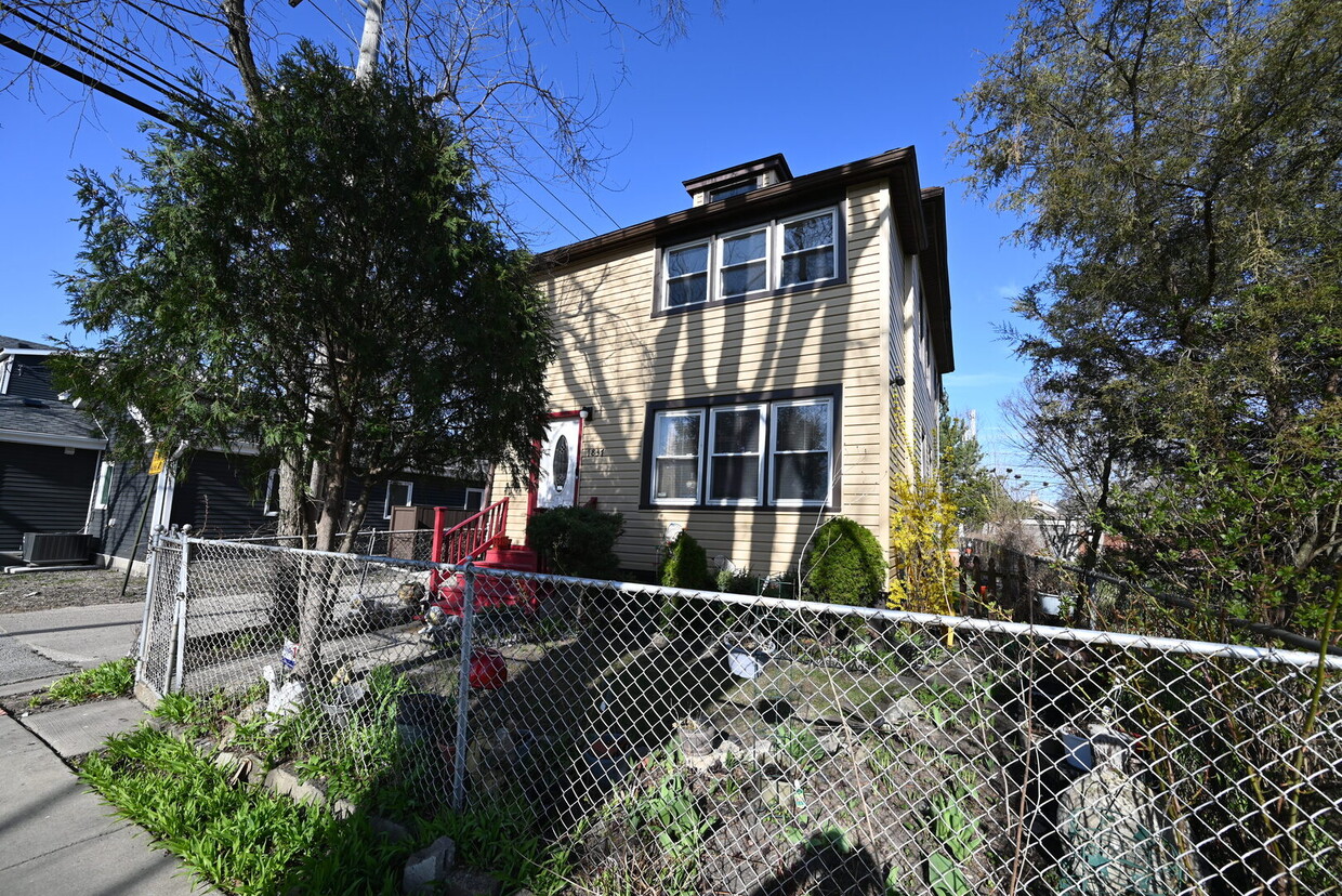Primary Photo - 1837 GREY Ave