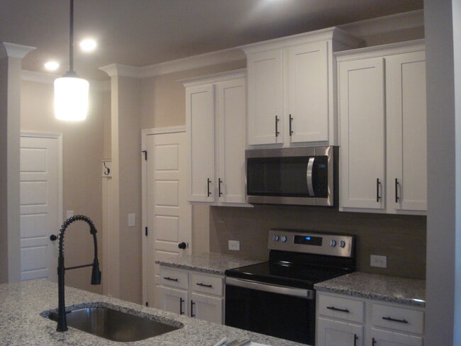 Building Photo - 4717 Cypress Park Dr