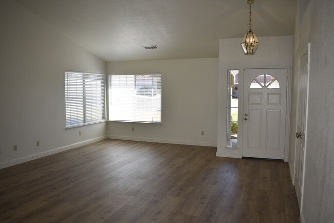 Foto del edificio - 8509 El Lindo Ct