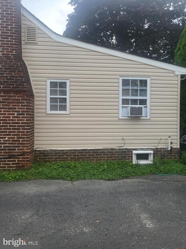 Foto del edificio - 274 Creek Rd