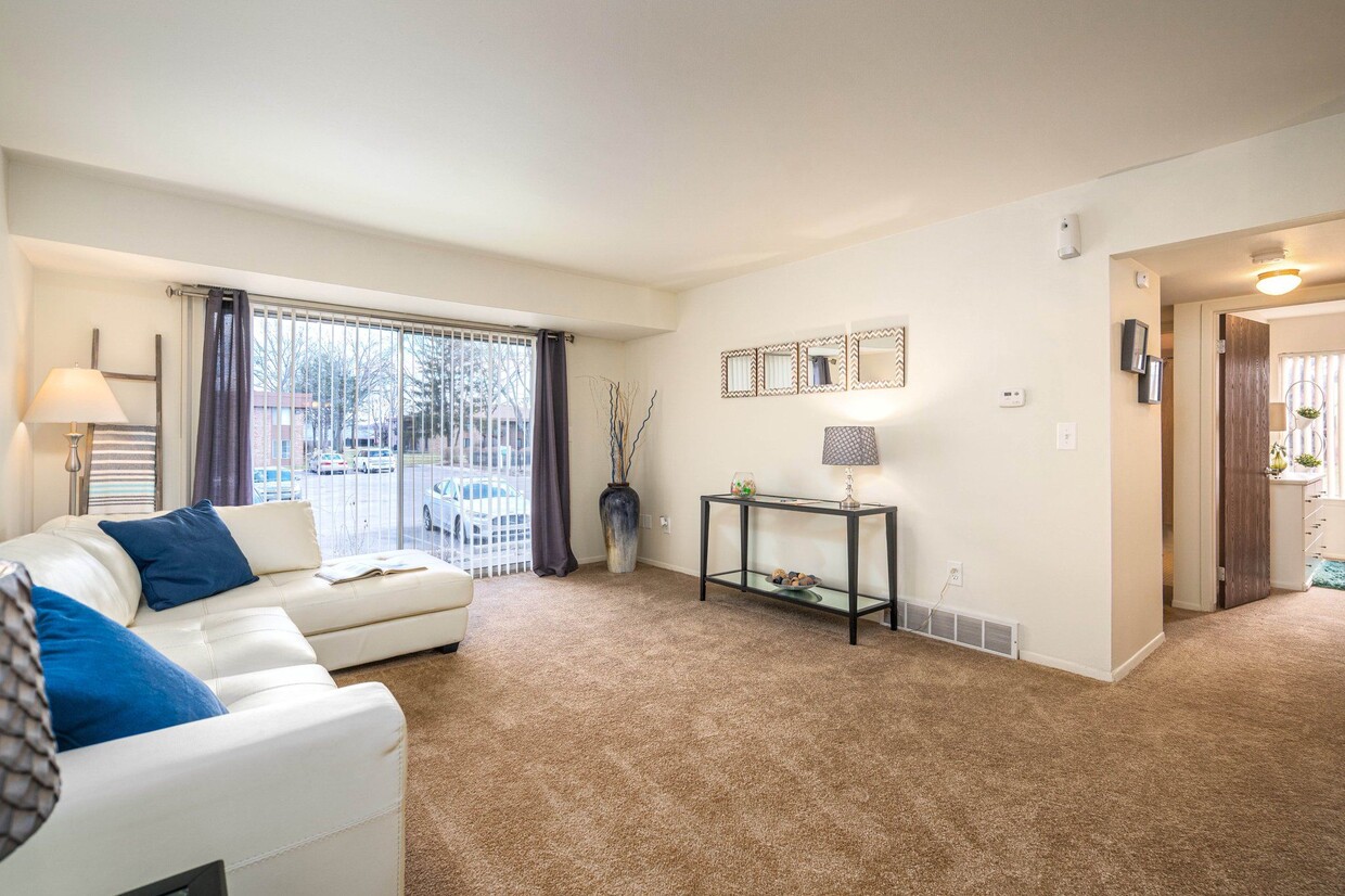 Foto principal - Westwood Village Apartments