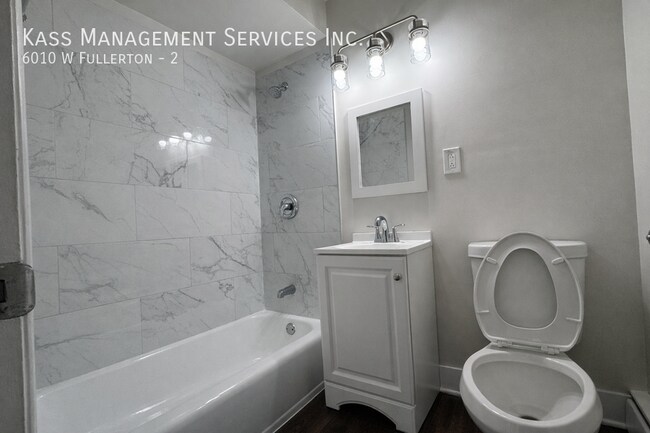 Foto del edificio - 6010 W Fullerton Ave