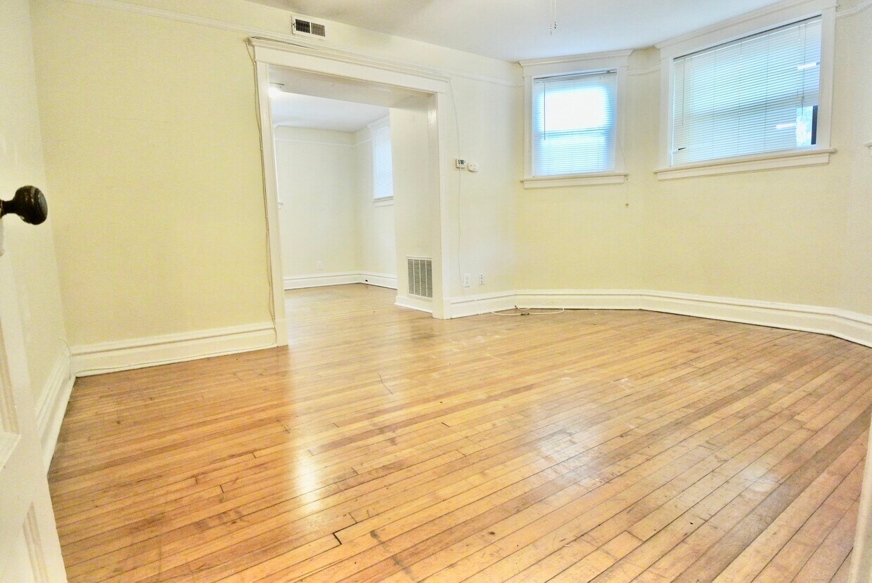 Primary Photo - 3801 N Lakewood Ave #1