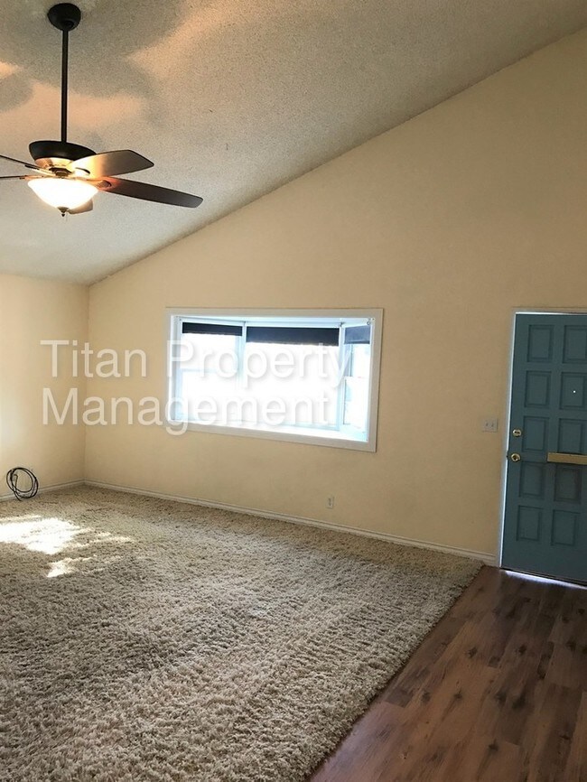 Foto del edificio - 8041 Peppermint Ct