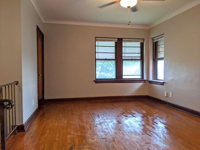 Building Photo - Tower Grove South - True 1 bedroom. Historic Charm