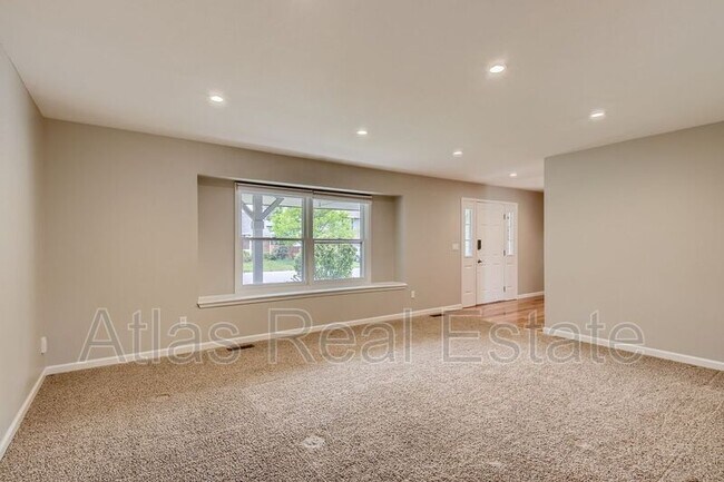 Building Photo - 1719 Hotchkiss Dr