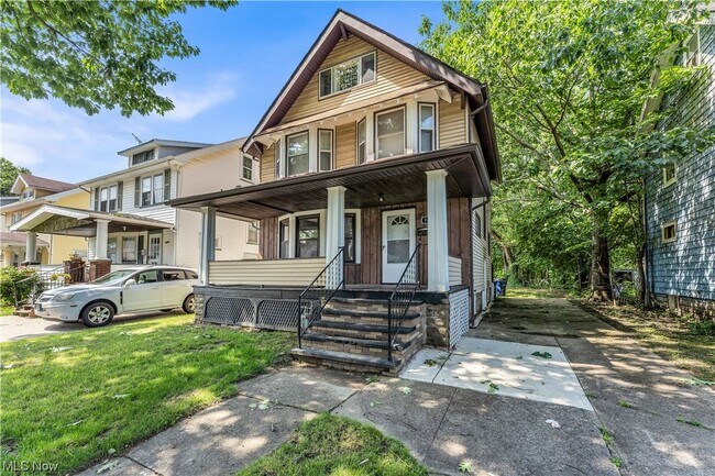 Building Photo - 1454 E 174th St