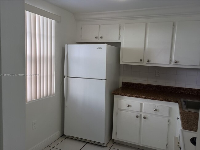 Building Photo - 9460 Fontainebleau Blvd