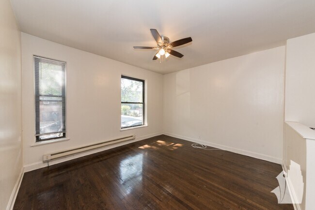 Foto del edificio - 3823 N Greenview Ave
