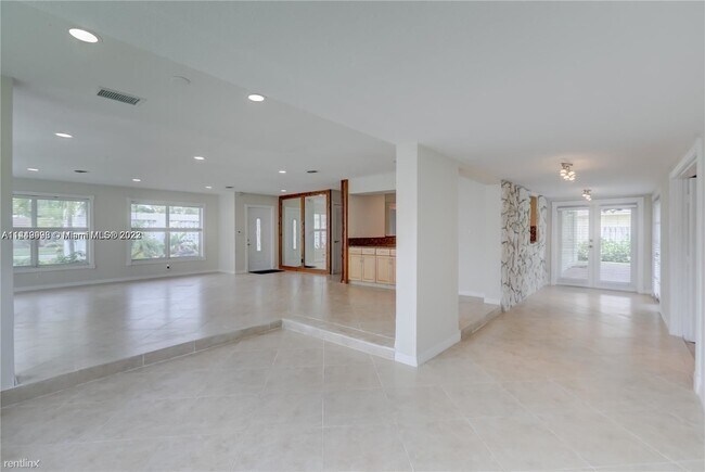 Building Photo - 4 br, 3 bath House - 308 N Crescent Dr