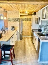 Building Photo - 68 Thermos Ave