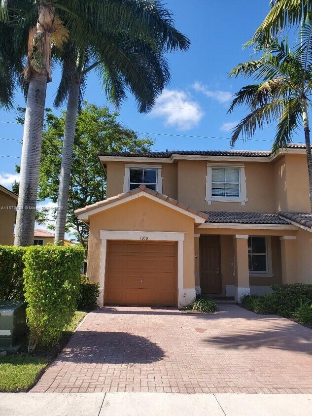 Primary Photo - 1030 NE 41st Pl