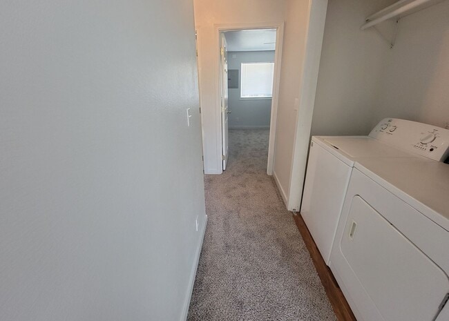 Foto del edificio - Updated 2-Bedroom Apartment with Pool, Bal...