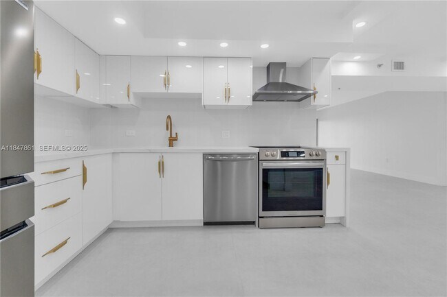 Building Photo - 1201 S Ocean Dr