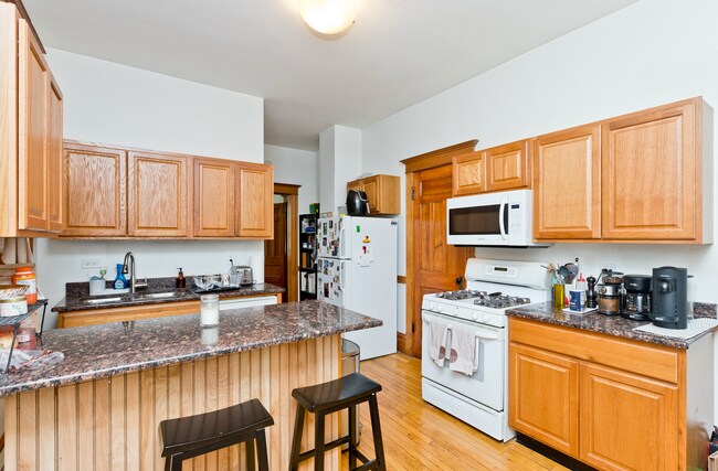 Foto del edificio - 2139 N Oakley Ave