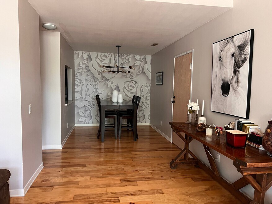 2233 Luann Ln
