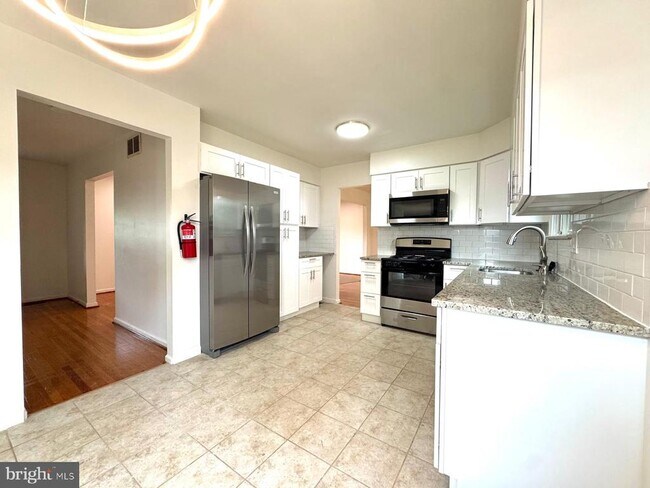 Foto del edificio - 1104 Hudson Ave