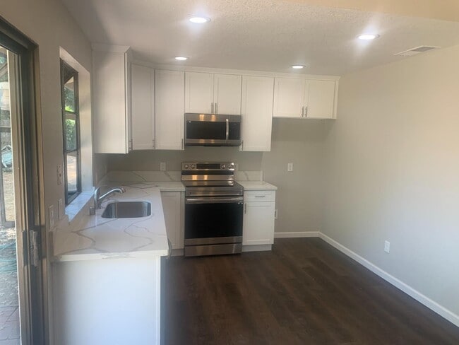 Building Photo - 11092 Gingerwood Way