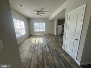 Building Photo - 30 W Dahlgren St