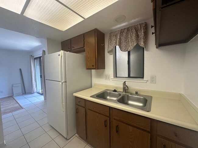 Building Photo - 2Br/1Ba Cute Condo Close to Downtown and H...