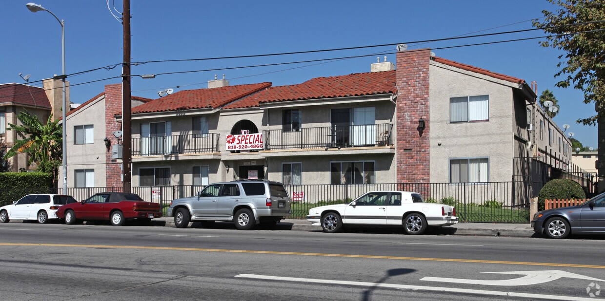 Building Photo - Parthenia III Apartment Homes