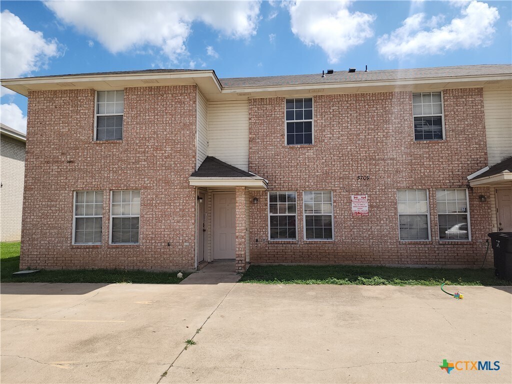 Primary Photo - 5709 Redstone Dr